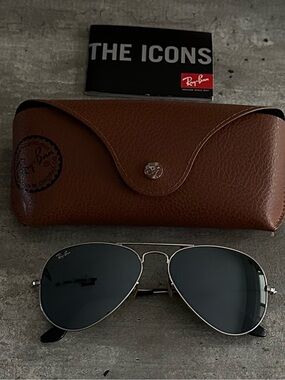Ray-Ban  Men’s- Unisex Aviator Sunglasses with Brown Leather Case - Black Lenses